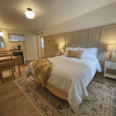 Signature Suite, 2 Queen Beds, Non Smoking, Kitchenette Emerald Valley Inn Promo Code