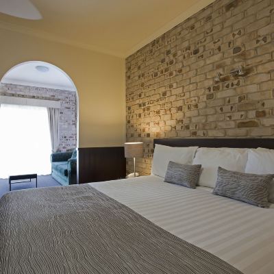 Standard Queen Room With SPA Bath Highlander Motor Inn Promo Code