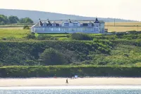Cullen Bay Hotel Отели в г. 