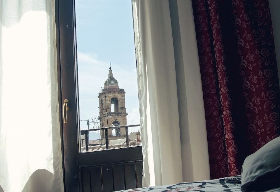 经典双人房，1张大床，禁烟，城市景观