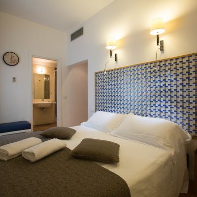 Double Comfort Room Floris Hotel Promo Code