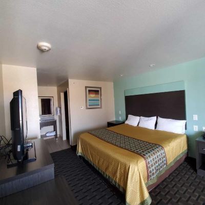 Basic Single Room, 1 King Bed, Smoking Scottish Inns White Settlement Promo Code