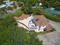Luxury 6 Bed Villa With Pool, Mullins Bay Hôtels à : 
