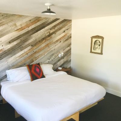 Deluxe King Room The Amigo Motor Lodge Promo Code