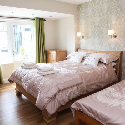 Deluxe Double Room, 1 King Bed, Accessible, Mountain View (Ground Floor (Wheelchair) )