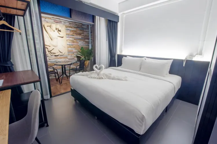 ห้องดีลักซ์ เตียงใหญ่ 1 เตียง