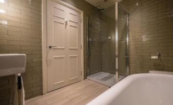 The Lamb Inn - Housity