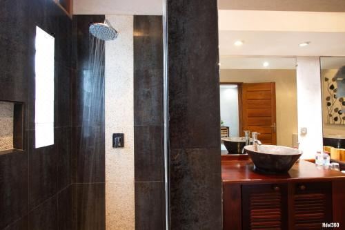 Luxury Sakina Villa - Beachfront Villa-Beach Front