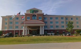 Holiday Inn Express & Suites Smithfield - Providence