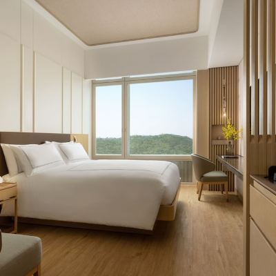 行政房 - 一張大床，尊享行政酒廊設施 ，高樓層 香港銀樾美憬閣精選酒店優惠