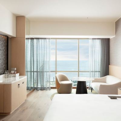Classic Room, 1 King Bed, Oceanfront