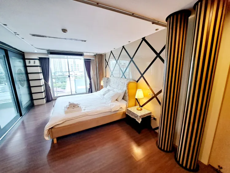 Condo, Entire House or Apartment