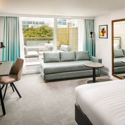 1張超大床優質陽台 米爾頓凱因斯中心假日酒店優惠