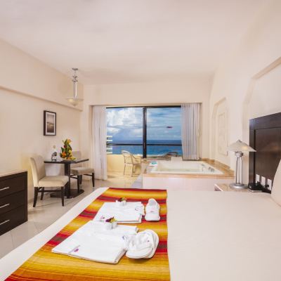 Crown Room, Ocean View (Club Level /Tina Hidromasaje) Crown Paradise Club Cancun - All Inclusive Promo Code