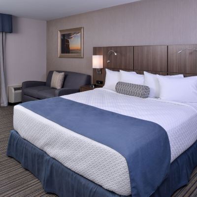 Deluxe King Room With Balcony Anchored Inn at Hidden Harbor Promo Code
