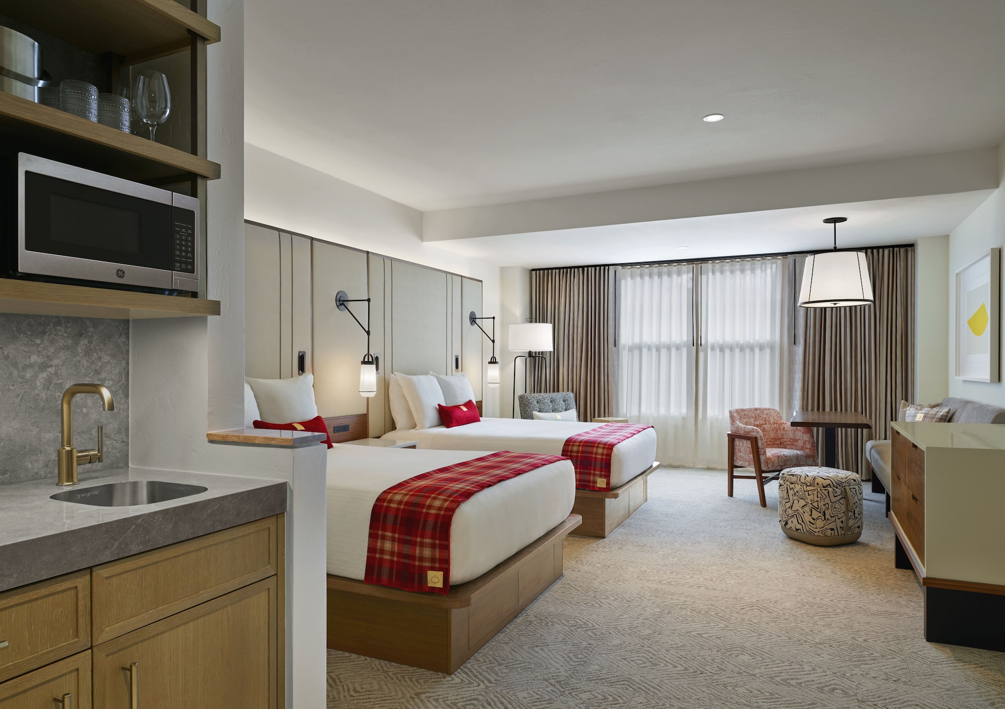 Limelight Hotel Aspen客房， 2 张大床， 露台 （Pet Free）