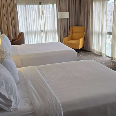 2 Queen Beds, Executive Suite, Non-Smoking 羅切斯特市區假日酒店優惠