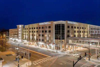 DoubleTree by Hilton Evansville Отели в г. 