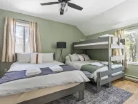 Clean+Modern Cozy A-frame Hotels in Fryeburg