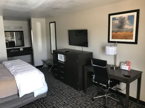 Days Inn by Wyndham Grove