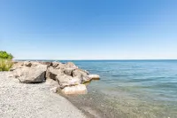 Globalstay. Waterfront 5Br Townhouse. Private Hot Tub, Gym, Sauna