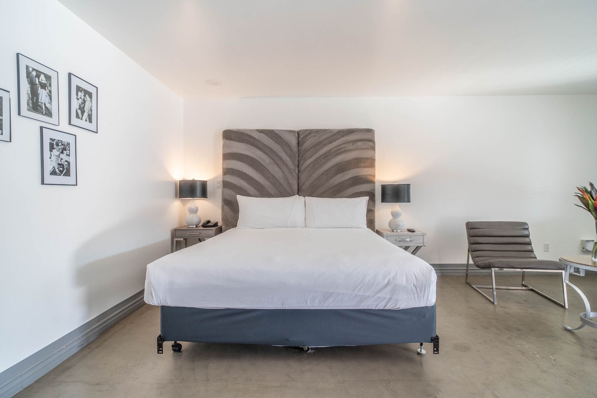 舒适客房， 1 张特大床， 无障碍