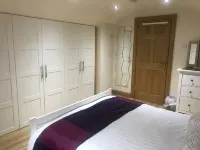 Dungannon 2 Bed Bungalow - Sleeps 5 - Pet Friendly Hotels in 