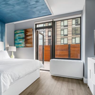 Deluxe Studio Suite, 1 Queen Bed, Balcony Global Luxury Suites at The Arches Promo Code