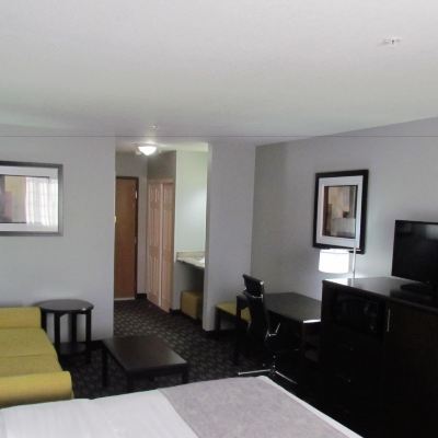 Executive Room, 1 King Bed, Non Smoking, Refrigerator & Microwave Oak Hill Inn & Suites Promo Code