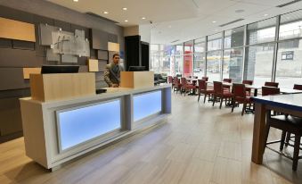 Holiday Inn Express & Suites Jersey City - Holland Tunnel, an IHG Hotel - Housity