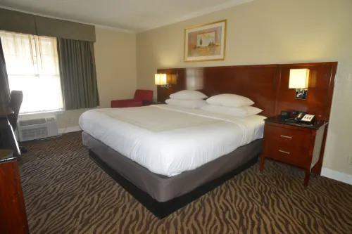 Hometown Inn & Suites