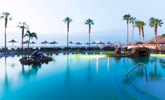 Villa la Estancia Beach Resort & Spa