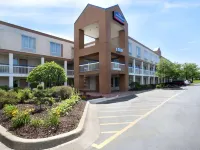 Howard Johnson by Wyndham Romulus Detroit Metro Airport Hotels in Romulus