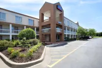 Howard Johnson by Wyndham Romulus Detroit Metro Airport Các khách sạn ở 