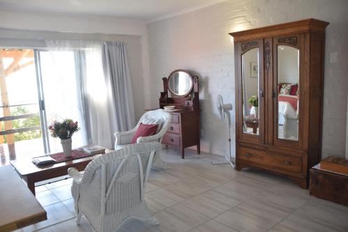 带阳台和海景的豪华双人房