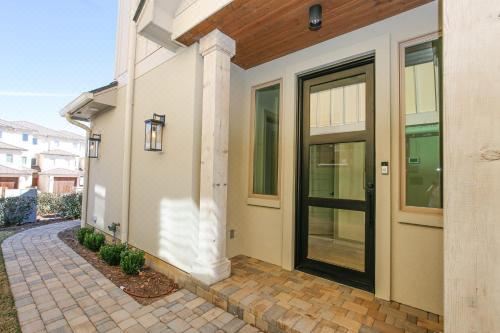 Contemporary, Luxury Retreat on Lake LBJ with Heated Pool Apartment