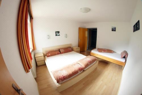 带阳台的两居室公寓top 1