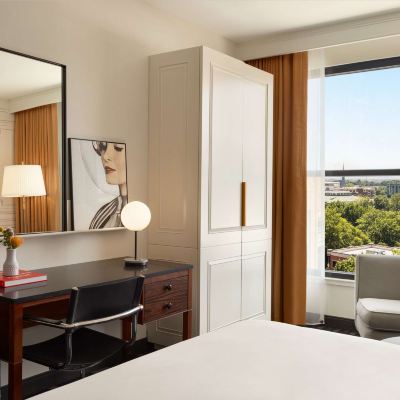 Deluxe King Room 106 Jefferson Huntsville Curio Collection Promo Code