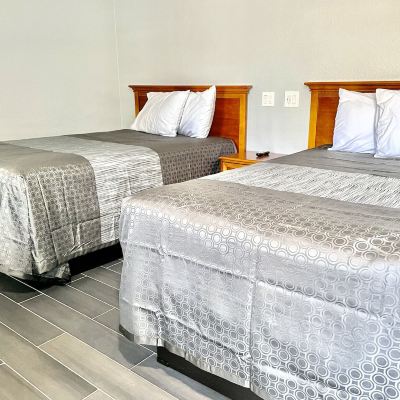 Standard Room, 2 Double Beds, Non Smoking Sundial Lodge Promo Code