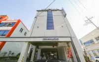 Seven Bricks Hotel