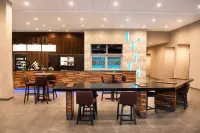 Courtyard Mesa at Wrigleyville West