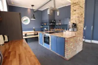 Blue Doors Hostel Ktv
