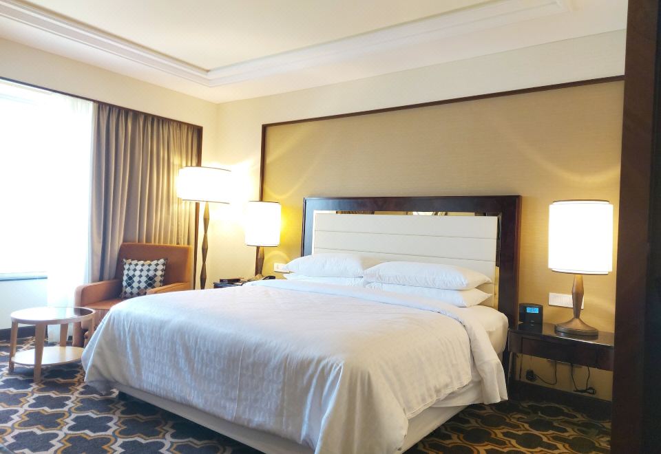 俱乐部特大床房