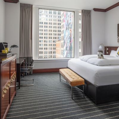 Burnham King Staypineapple, An Iconic Hotel, the Loop Promo Code