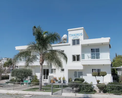 Themis Apartments Hotele w: Oroklini