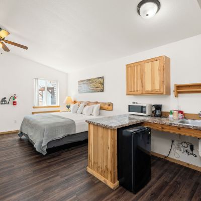 Deluxe Cabin, 1 King Bed, Kitchenette Moose Inn Promo Code