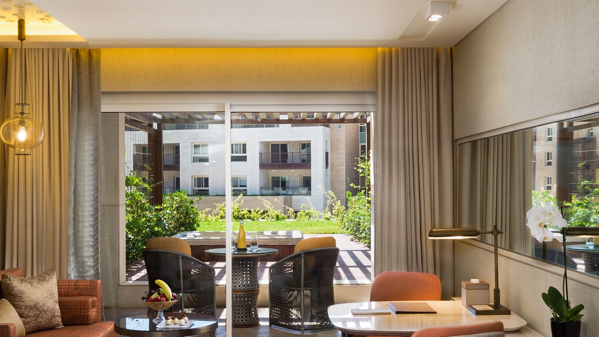 至尊豪华特大床房（私人按摩浴缸）