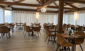 Hôtel Au Relais des Lilas - Housity