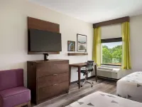La Quinta Inn & Suites by Wyndham Braselton Hotels in Braselton