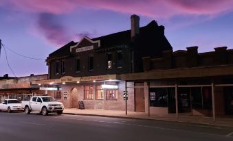 Royal Hotel Guyra - Housity